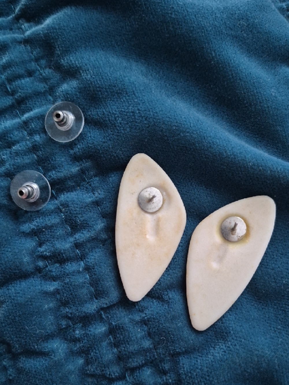 Totally Vintage 80s Geometric Pink Gray White Enamel Earrings with Gold Accents - Picture 3 of 5
